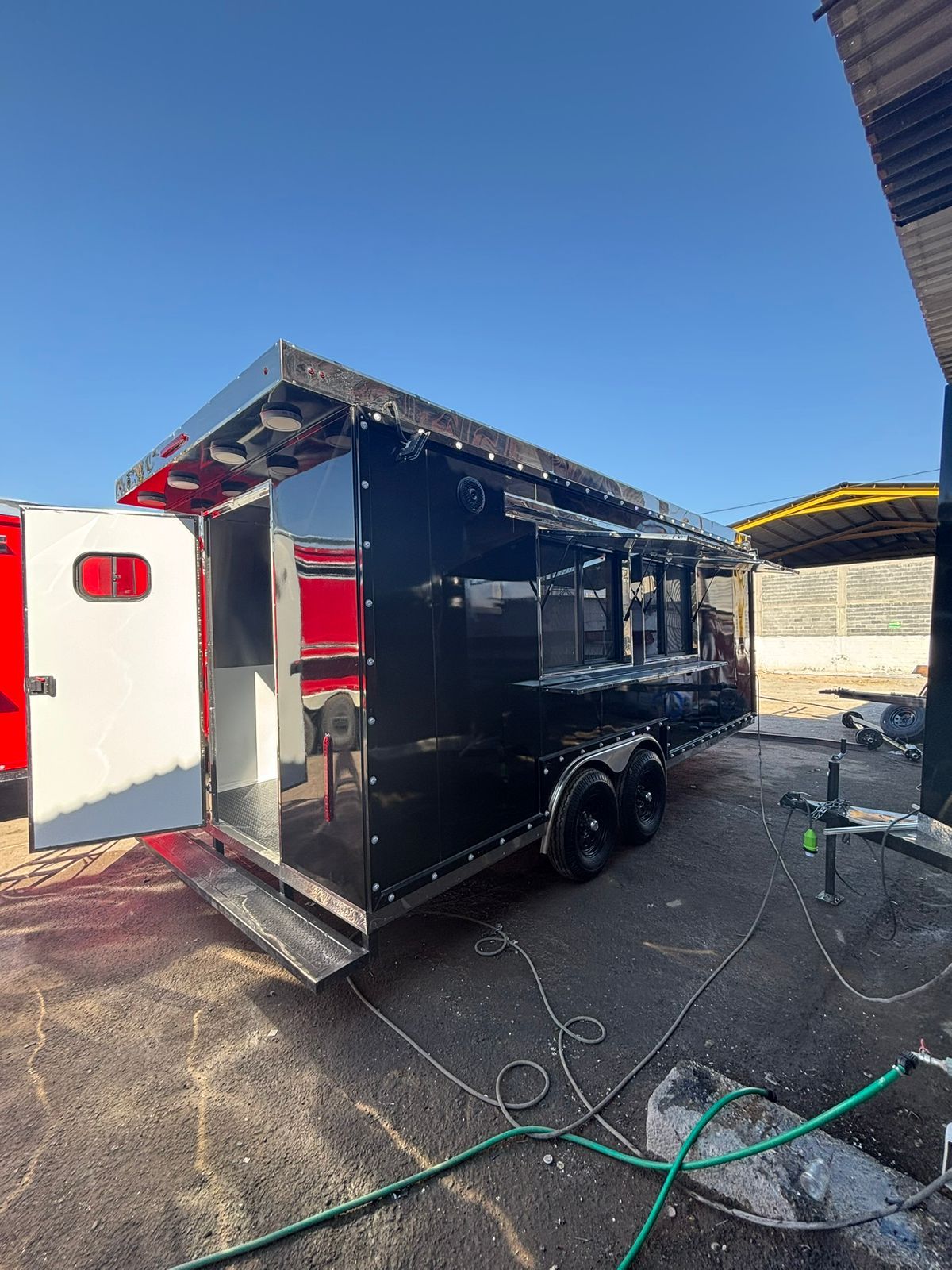 RSV food trailer — turquoise exterior